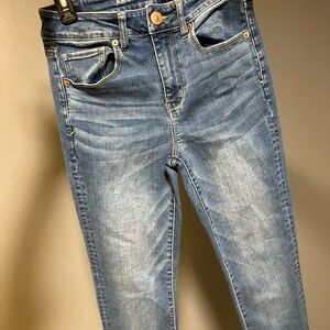 American Eagle Outfitters Light Blue wash - Skinny Jeans Sz 4 long